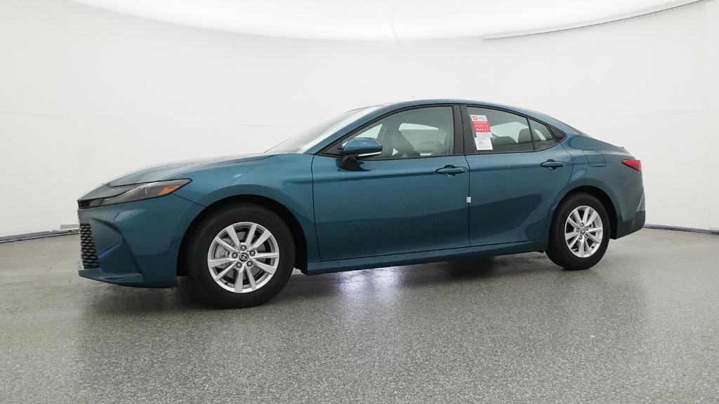 2025 Toyota Camry LE photo 32