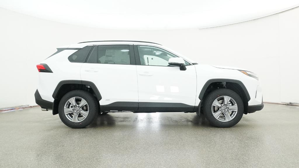 2025 Toyota RAV4 Hybrid XLE photo 4