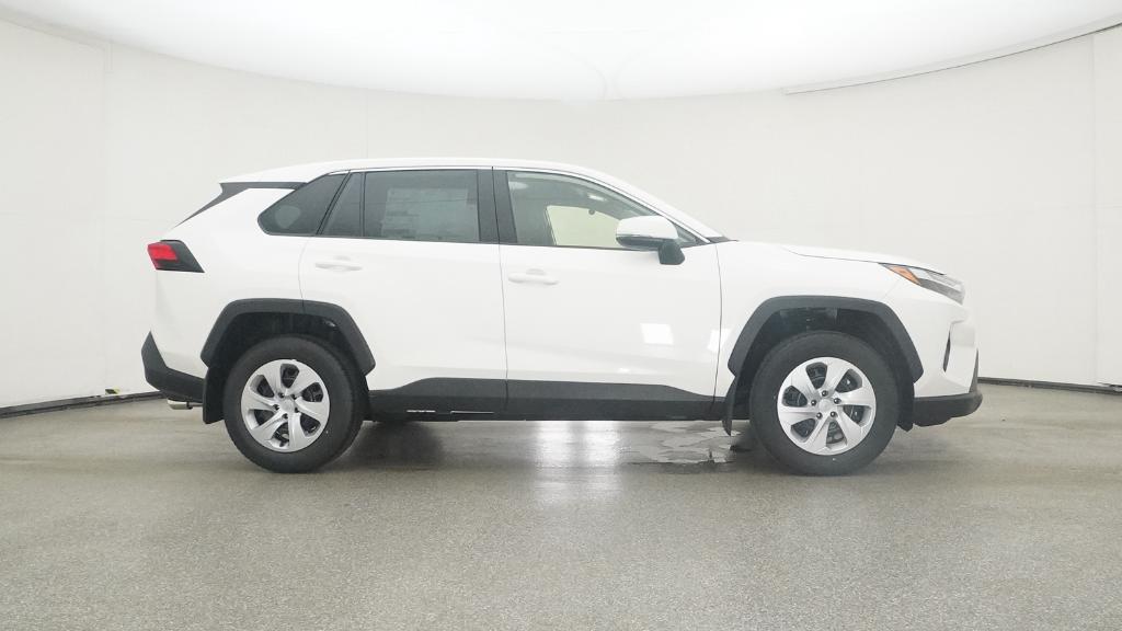 2025 Toyota RAV4 LE photo 4