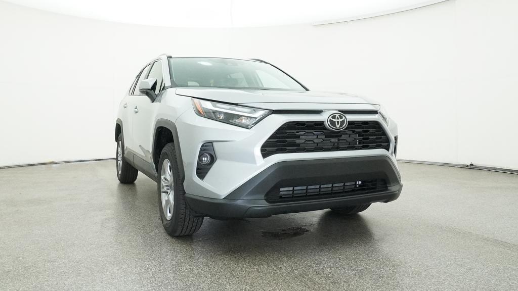 2025 Toyota RAV4 XLE photo 13