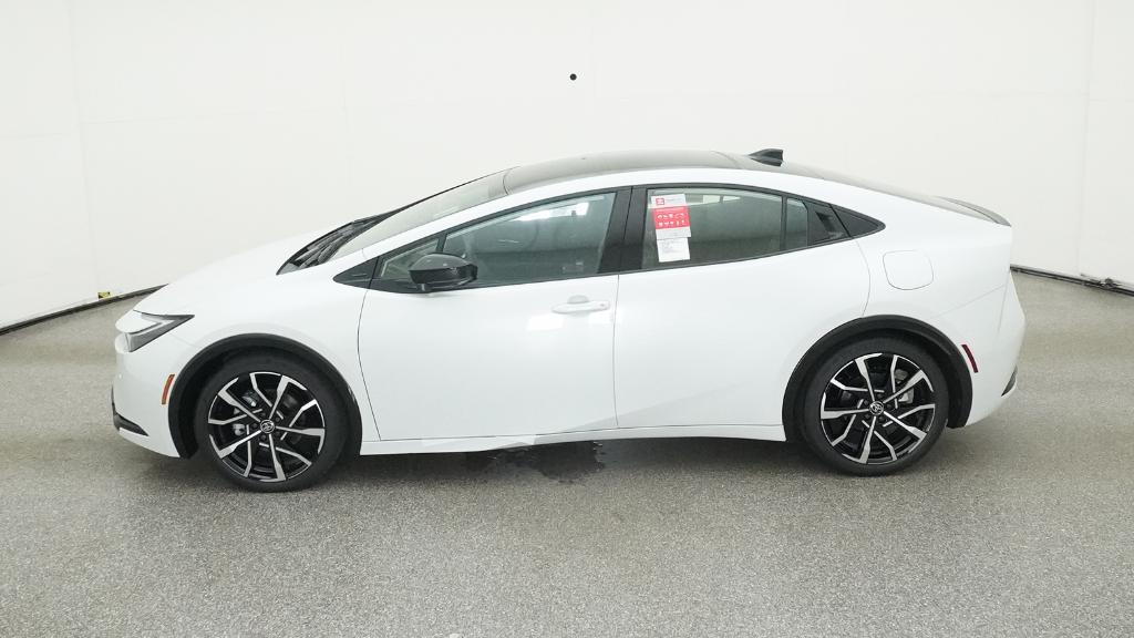 2026 Toyota Prius Plug-in Hybrid XSE Premium photo 3