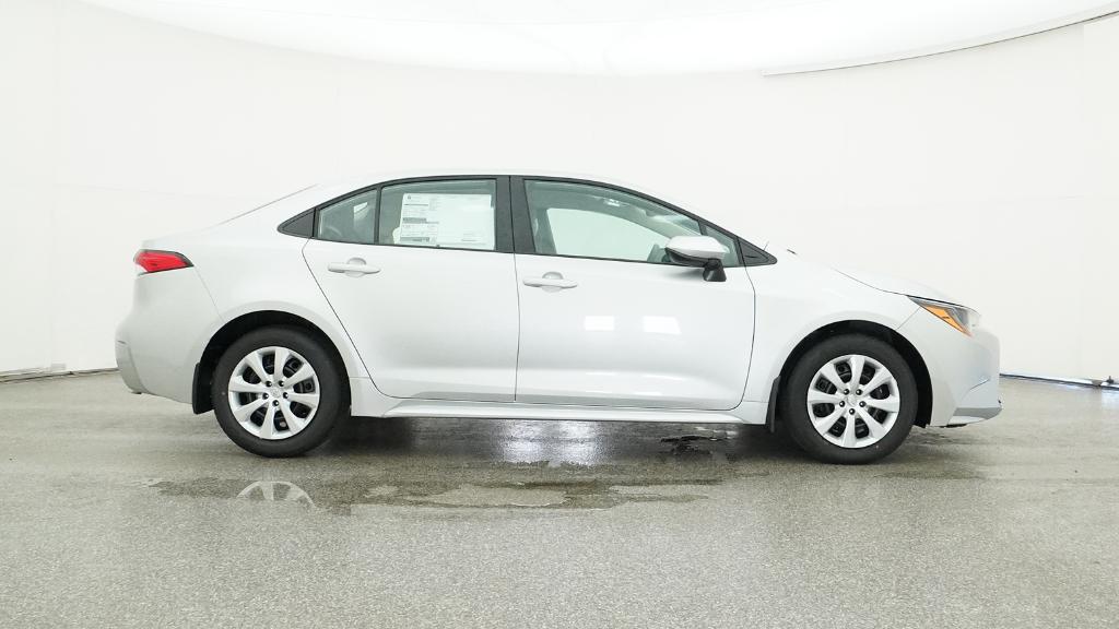 2025 Toyota Corolla LE photo 5