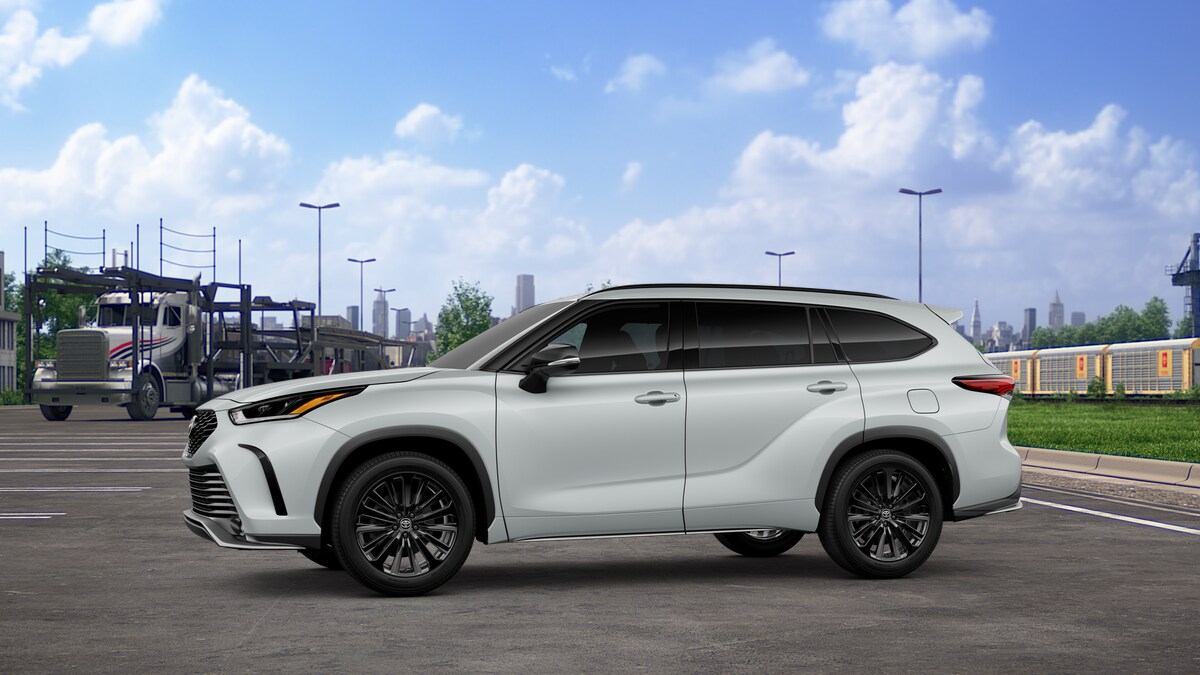 2025 Toyota Highlander XSE photo 2