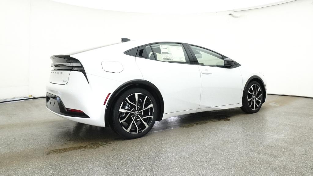 2026 Toyota Prius Plug-in Hybrid XSE photo 8
