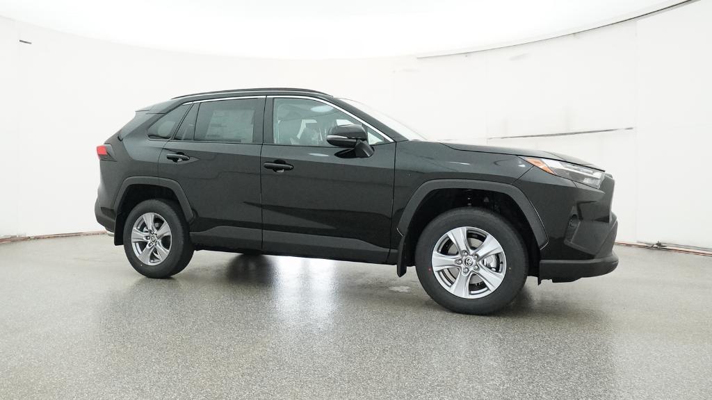2025 Toyota RAV4 XLE photo 3