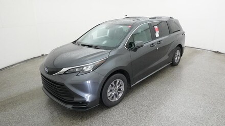 2025 Toyota Sienna LE 8 PASSENGER