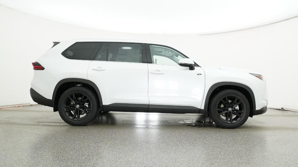 2025 Toyota Grand Highlander Limited photo 3