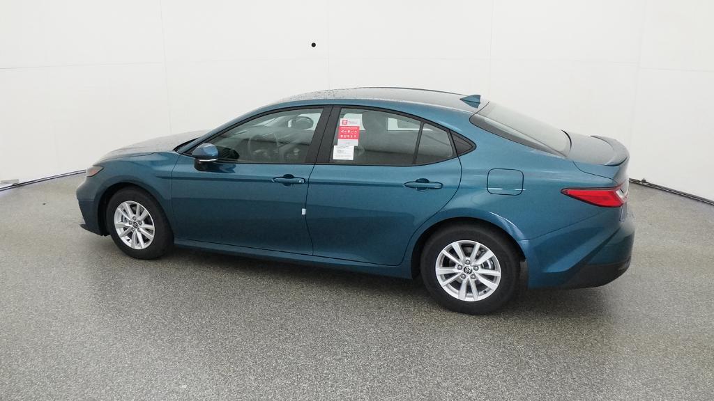 2025 Toyota Camry LE photo 22