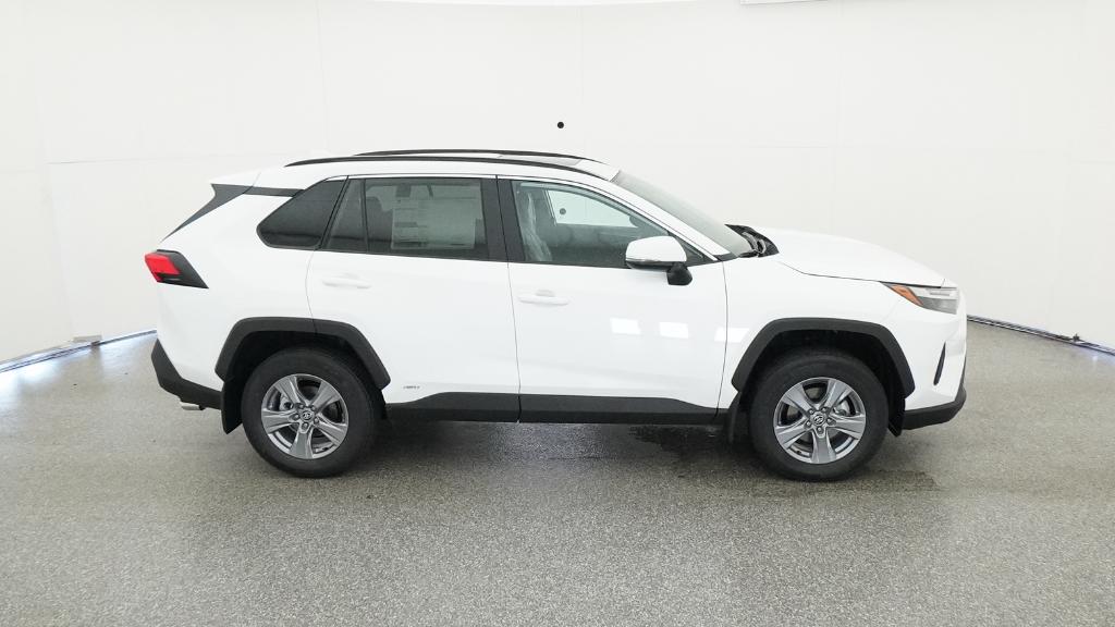 2025 Toyota RAV4 Hybrid XLE photo 3