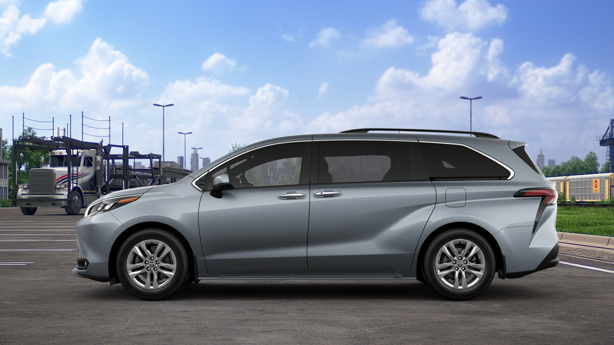2025 Toyota Sienna XLE photo 4