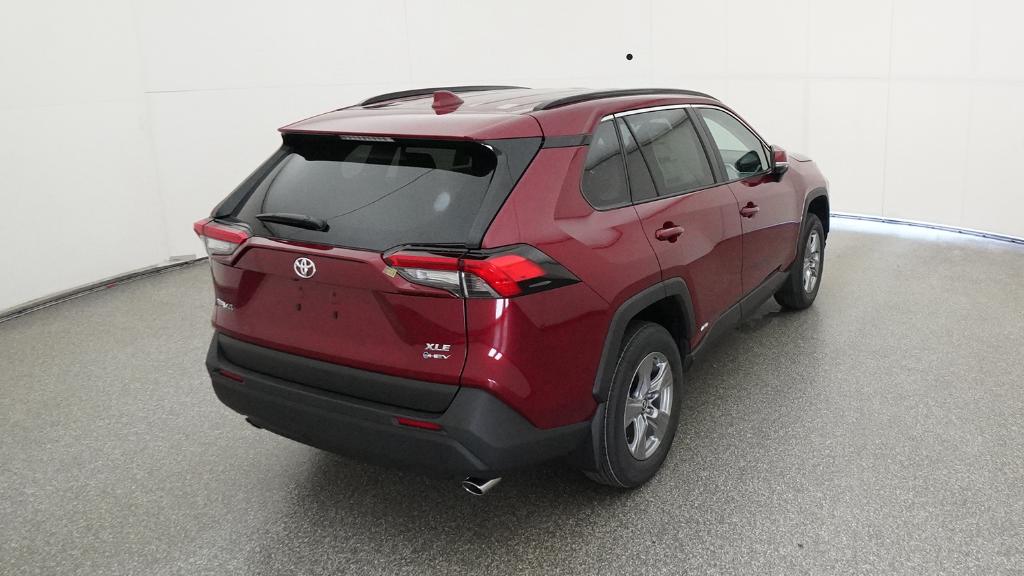 2025 Toyota RAV4 Hybrid XLE photo 2