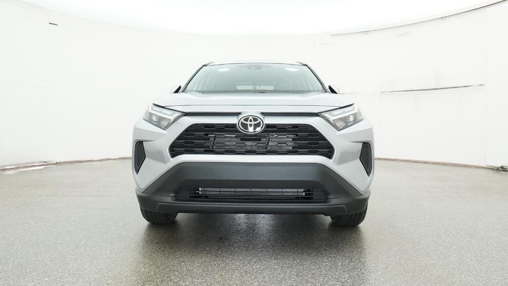 2025 Toyota RAV4 XLE photo 3