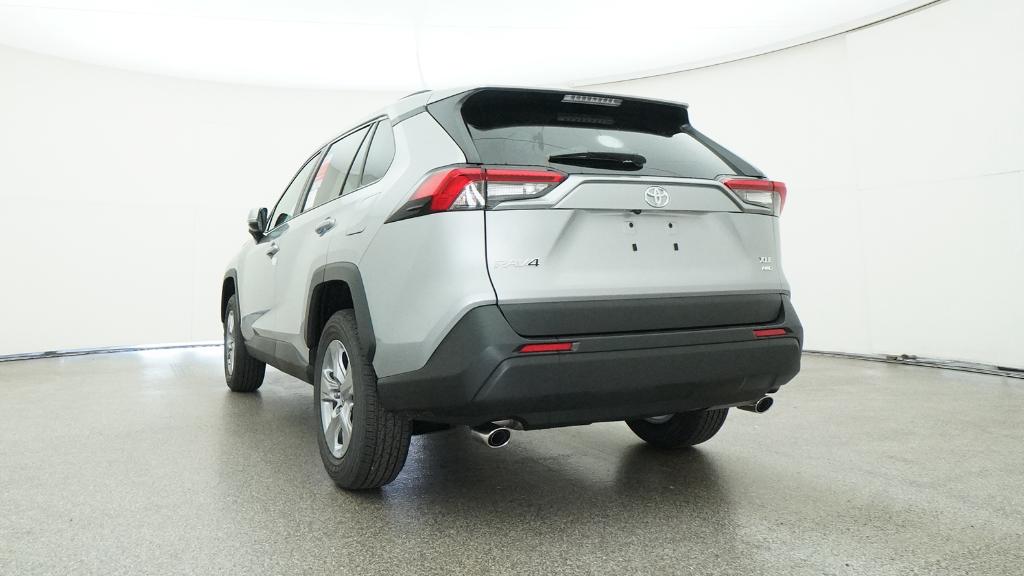 2025 Toyota RAV4 XLE photo 12