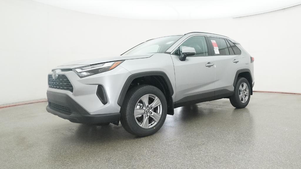 2025 Toyota RAV4 XLE photo 4