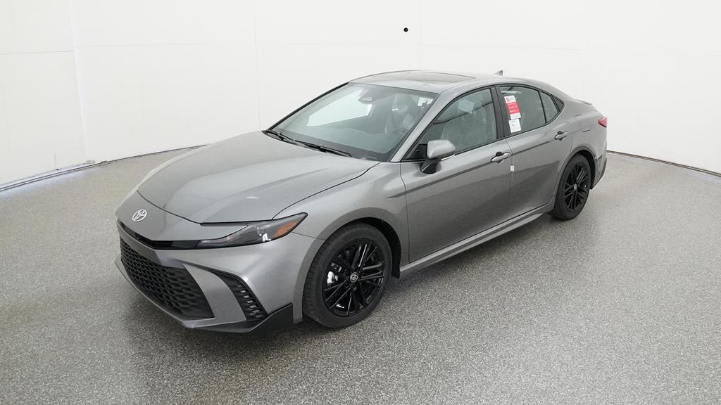 2025 Toyota Camry SE Hybrid's photo