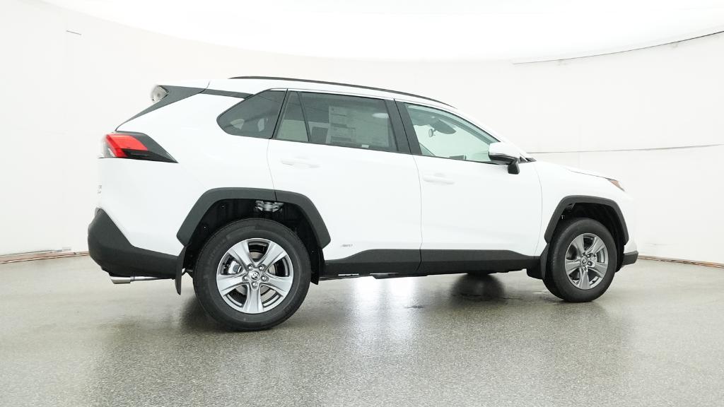 2025 Toyota RAV4 Hybrid XLE photo 3