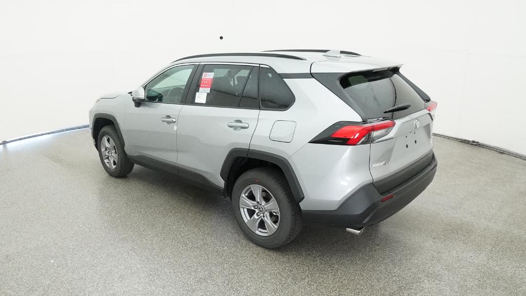 2025 Toyota RAV4 XLE photo 18