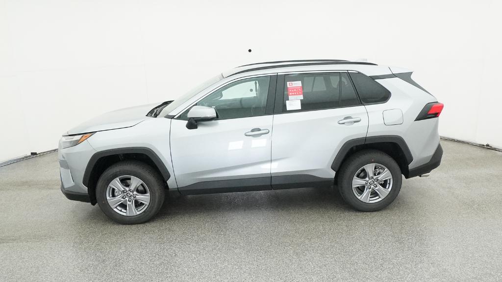 2025 Toyota RAV4 XLE photo 4