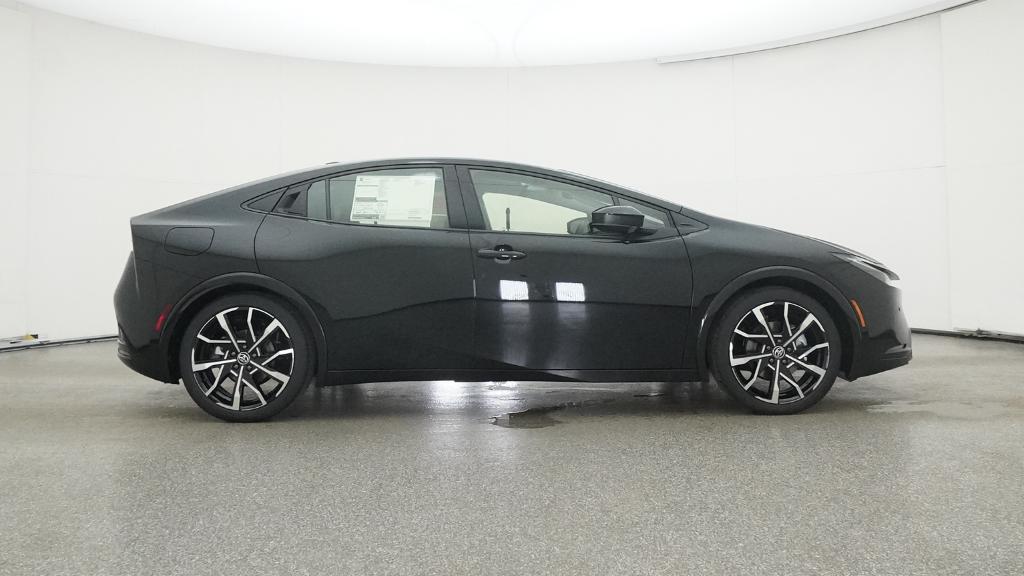 2026 Toyota Prius Plug-in Hybrid XSE photo 3