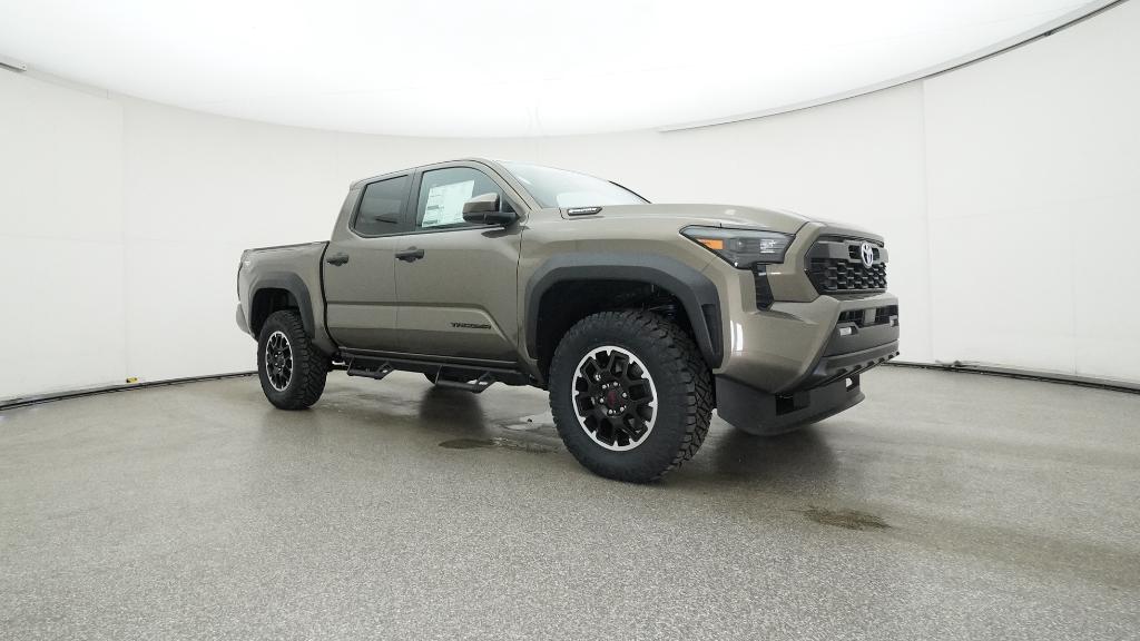 2025 Toyota Tacoma TRD Off-Road photo 2