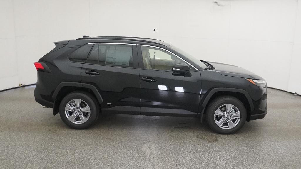 2025 Toyota RAV4 Hybrid LE photo 2