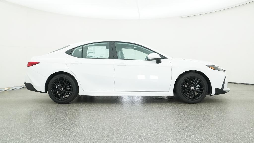 2025 Toyota Camry SE photo 11