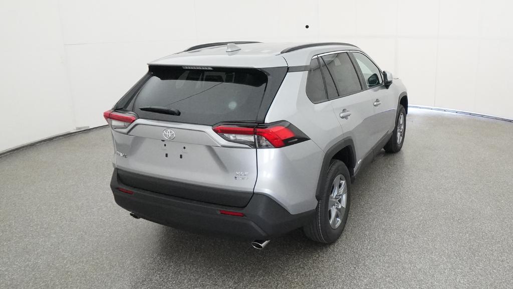 2025 Toyota RAV4 Hybrid XLE photo 4