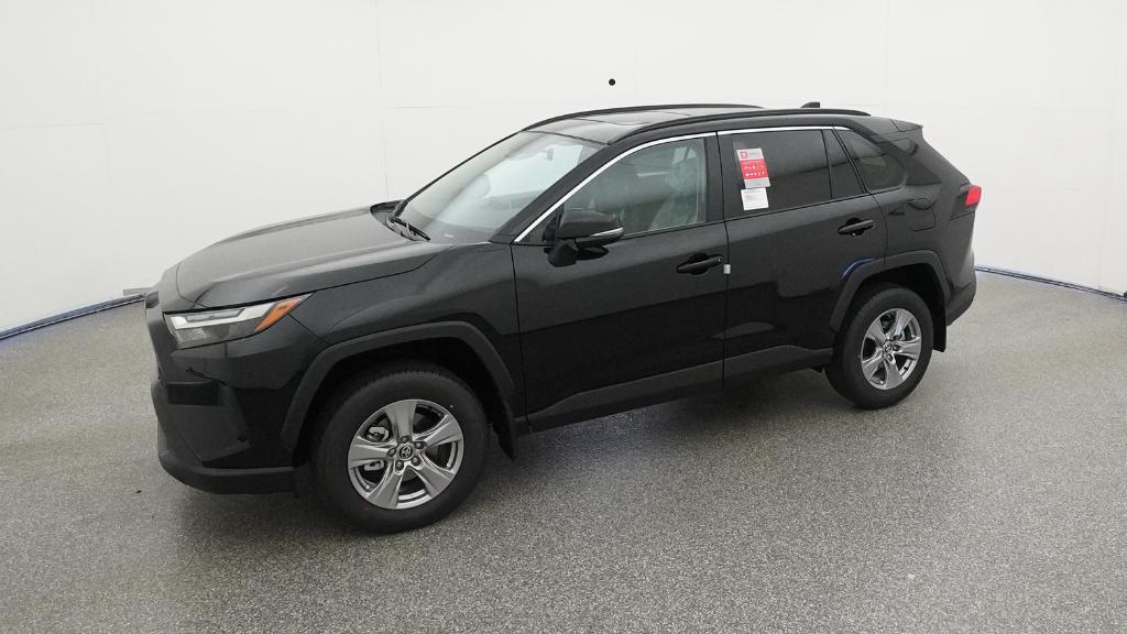 2025 Toyota RAV4 XLE photo 3
