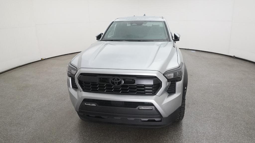 2025 Toyota Tacoma TRD Off-Road photo 3