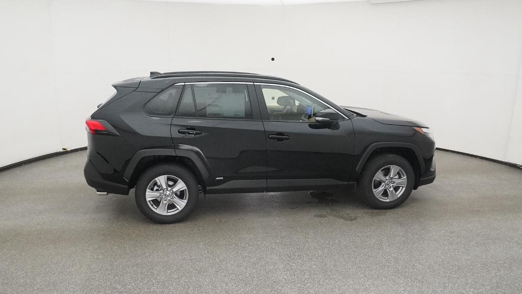 2025 Toyota RAV4 Hybrid XLE photo 2