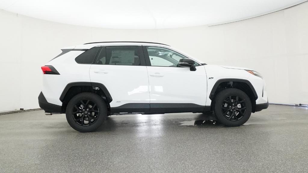 2025 Toyota RAV4 Hybrid XLE photo 3