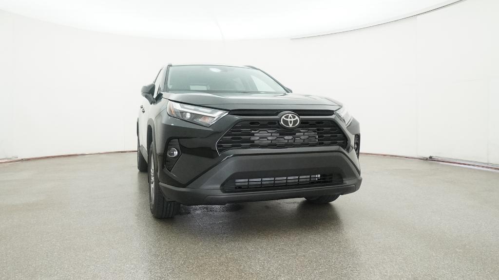 2025 Toyota RAV4 XLE photo 2