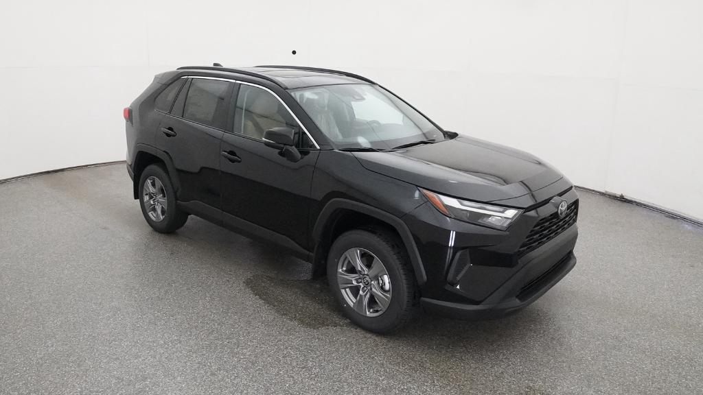 2025 Toyota RAV4 XLE photo 3
