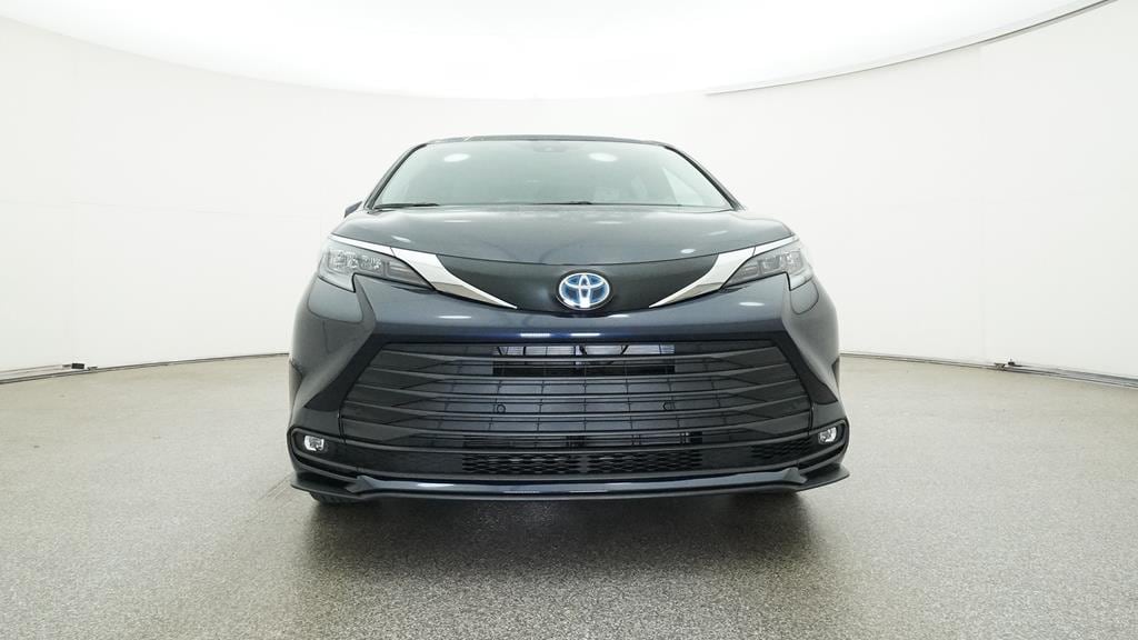 Used 2025 Toyota Sienna XLE Van Passenger Van