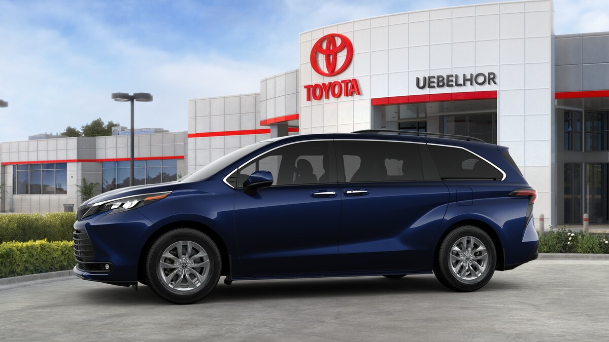 2025 Toyota Sienna XLE photo 4