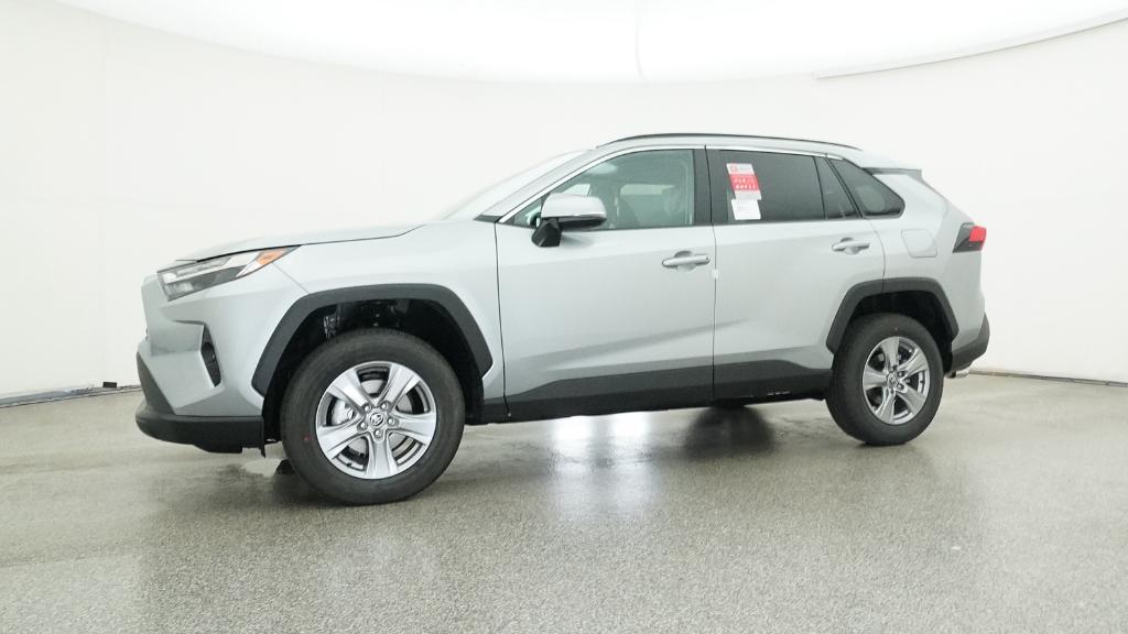 2025 Toyota RAV4 XLE photo 8