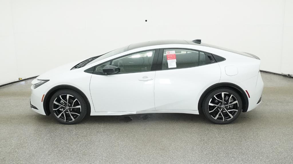 2025 Toyota Prius XSE Plug-in Hybrid photo 4