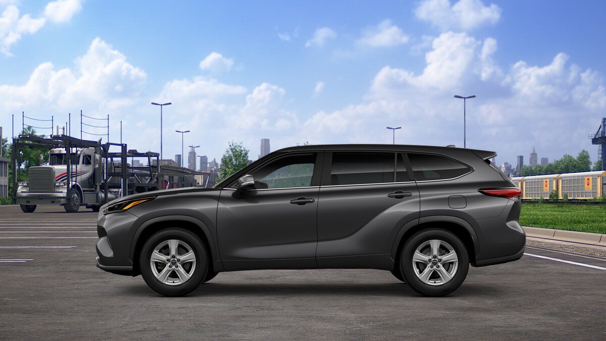 2025 Toyota Highlander LE photo 4