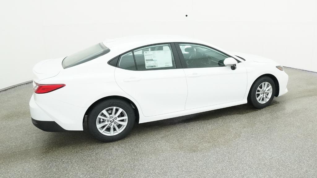 2025 Toyota Camry LE photo 18