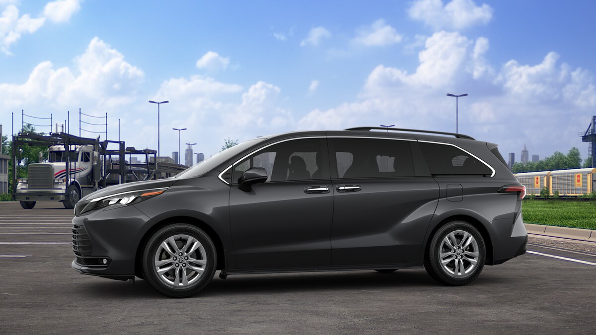 2025 Toyota Sienna XLE photo 3