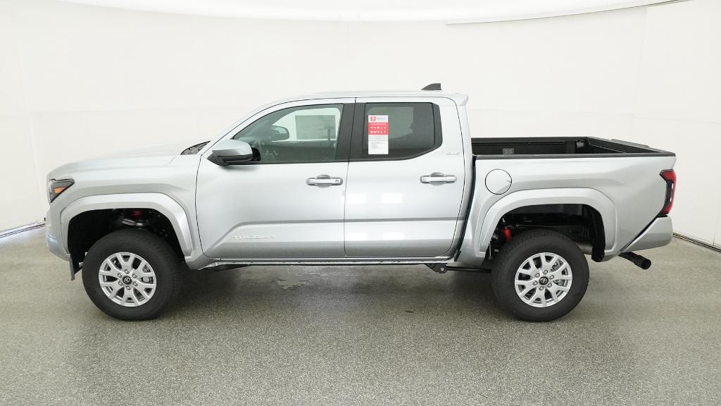 2025 Toyota Tacoma SR5 4x4 Double Cab photo 3