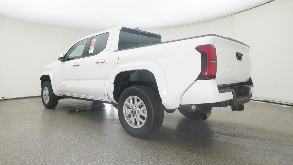 2025 Toyota Tacoma SR5 photo 8