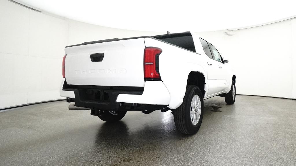2025 Toyota Tacoma SR5 photo 11