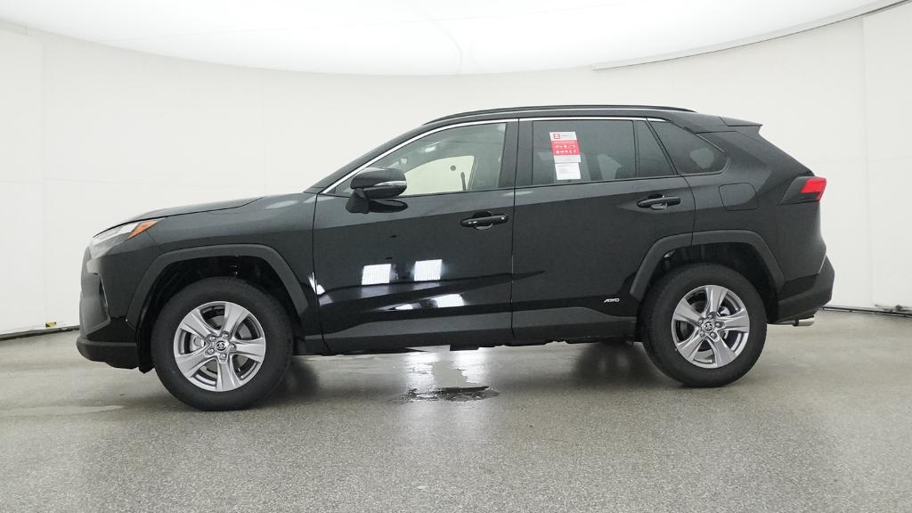 2025 Toyota RAV4 Hybrid XLE photo 3