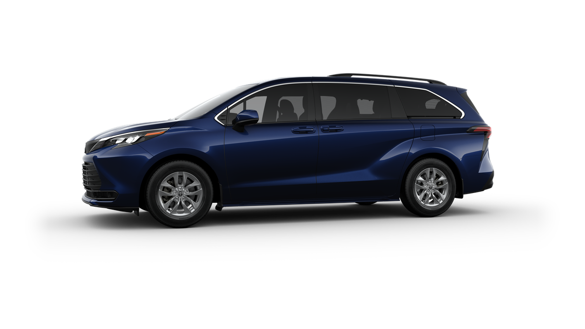 2025 Toyota Sienna LE photo 3