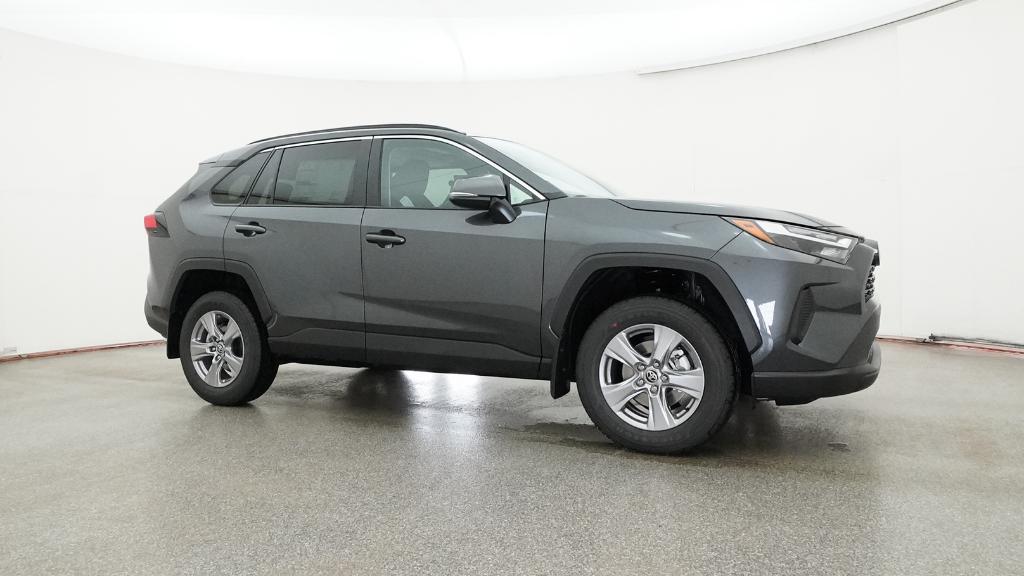 2025 Toyota RAV4 XLE photo 3