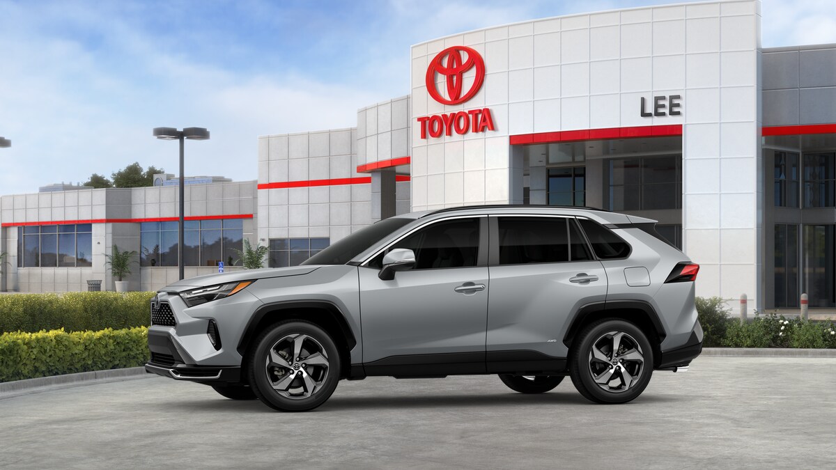 2025 Toyota RAV4 SE Hybrid photo 3
