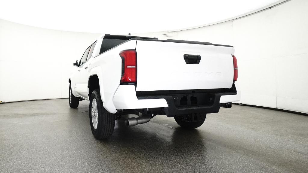 2025 Toyota Tacoma SR5 photo 4
