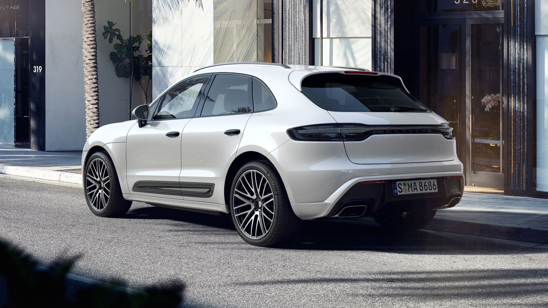 2025 Porsche Macan T photo 3