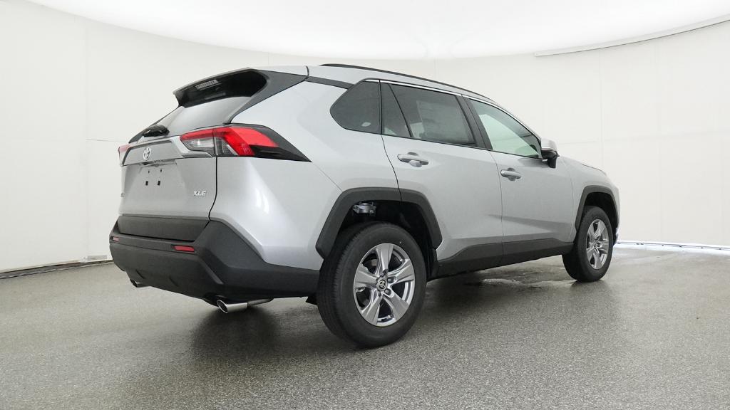 2025 Toyota RAV4 XLE photo 3